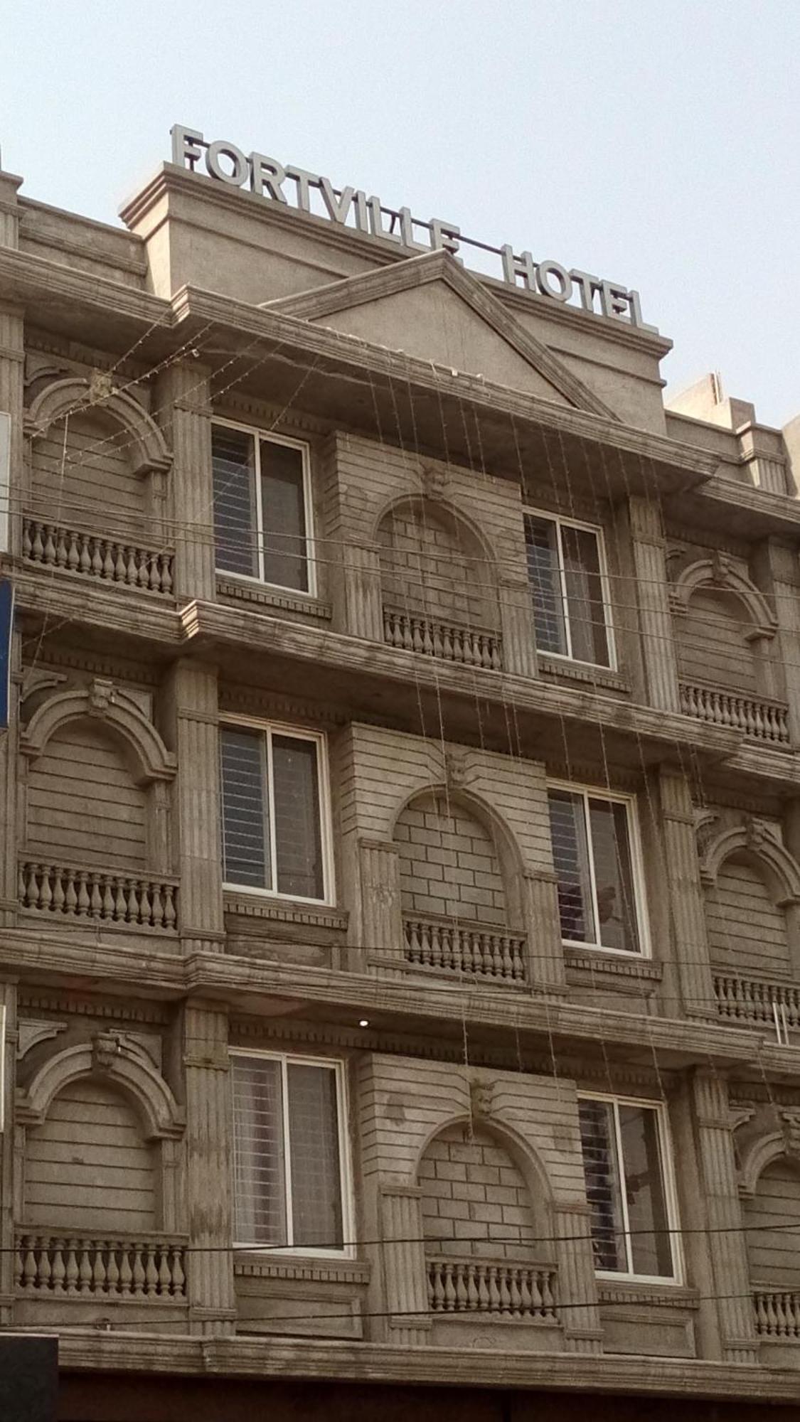 Fortville Hotel Lahore Buitenkant foto
