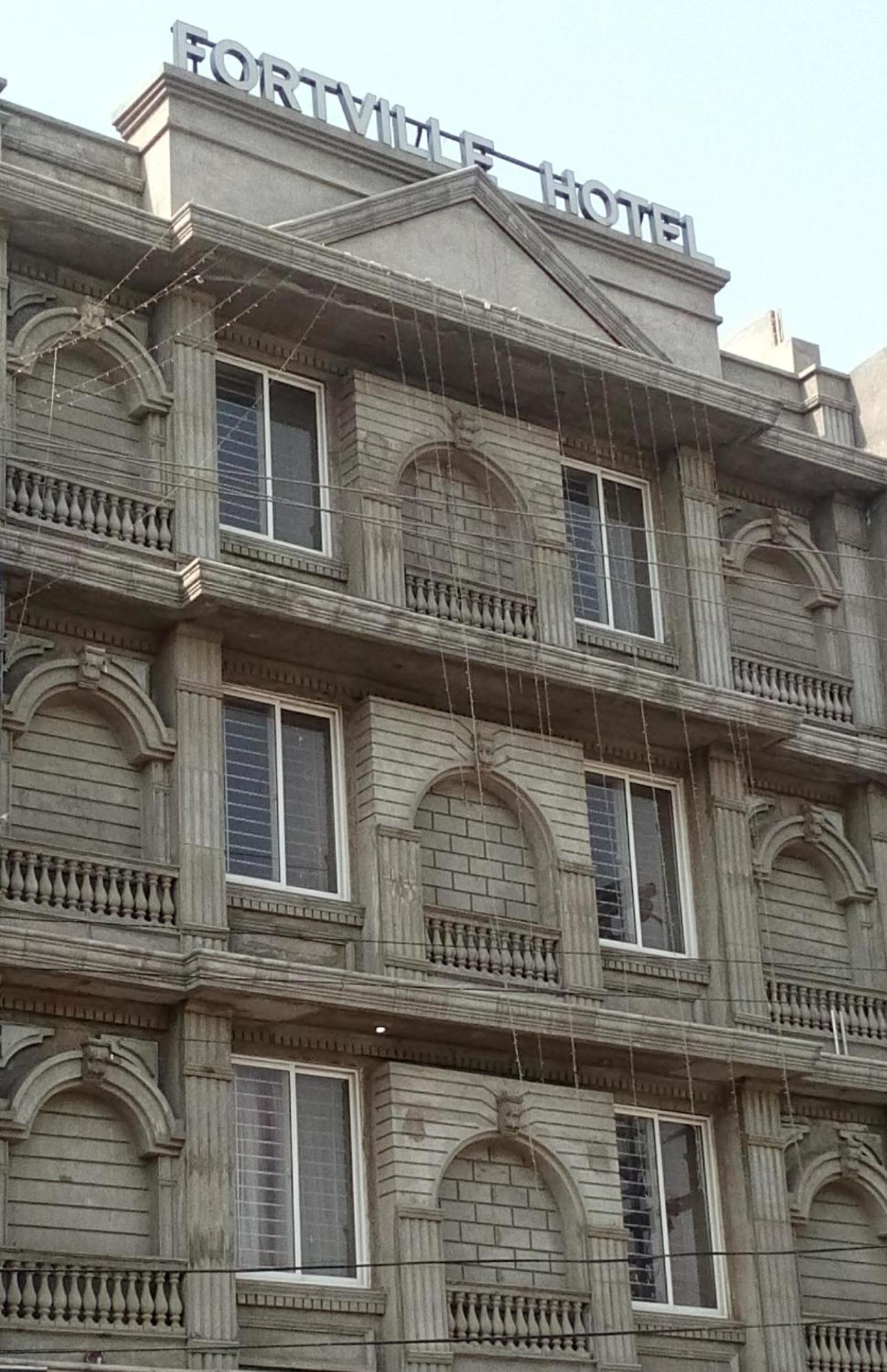 Fortville Hotel Lahore Buitenkant foto