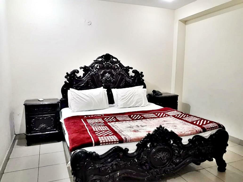 Fortville Hotel Lahore Buitenkant foto
