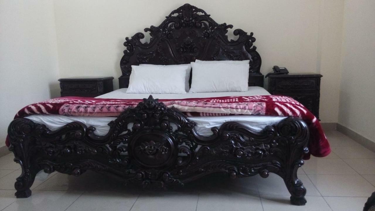 Fortville Hotel Lahore Buitenkant foto